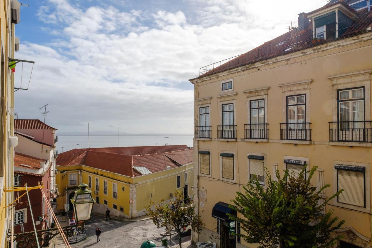 Colourful Alfama Apartment Lisbon Luaran gambar